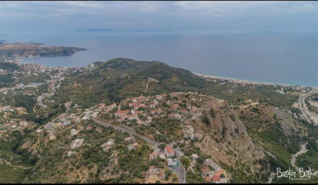 Retzos Rooms Himare Exterior photo