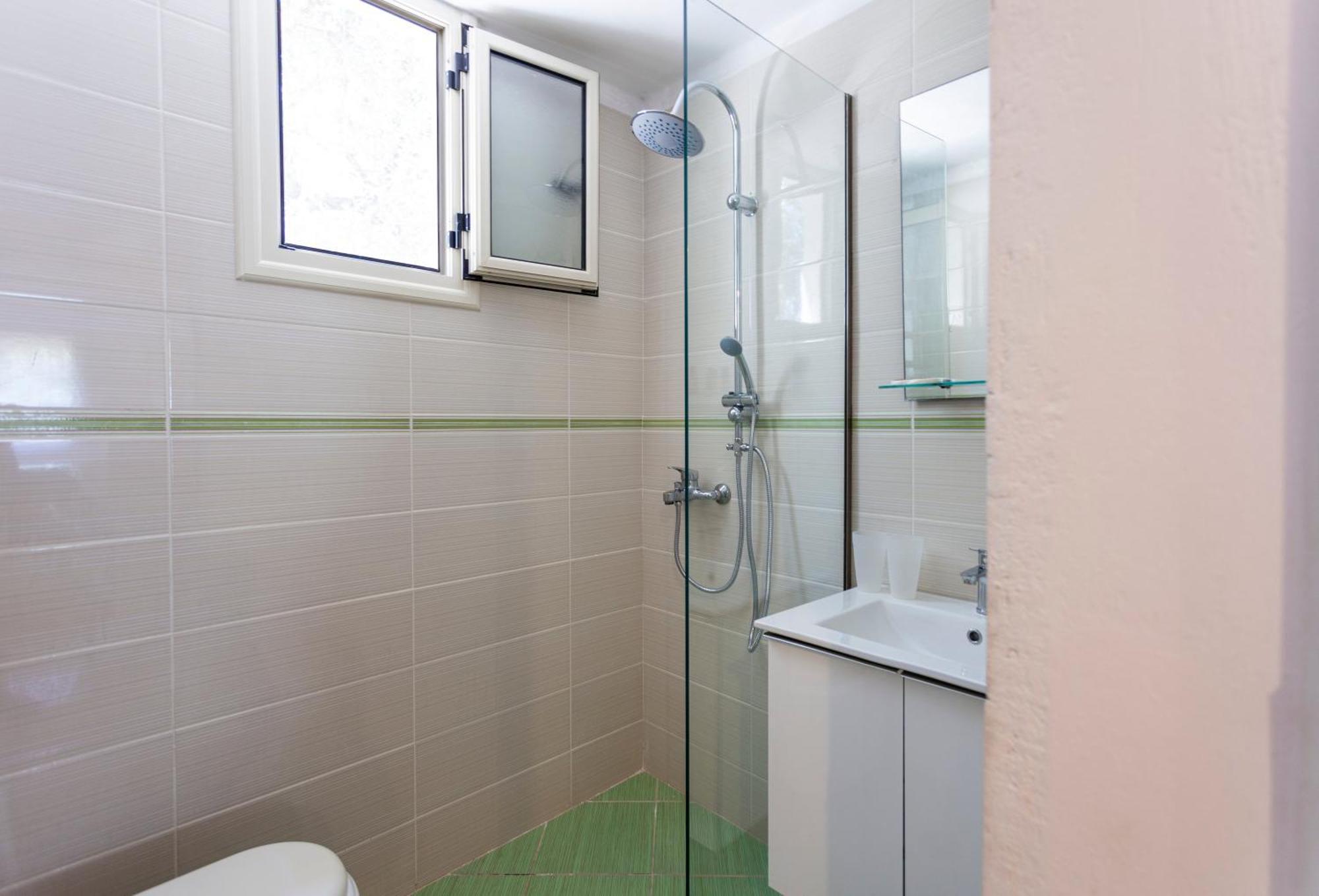 Retzos Rooms Himare Exterior photo