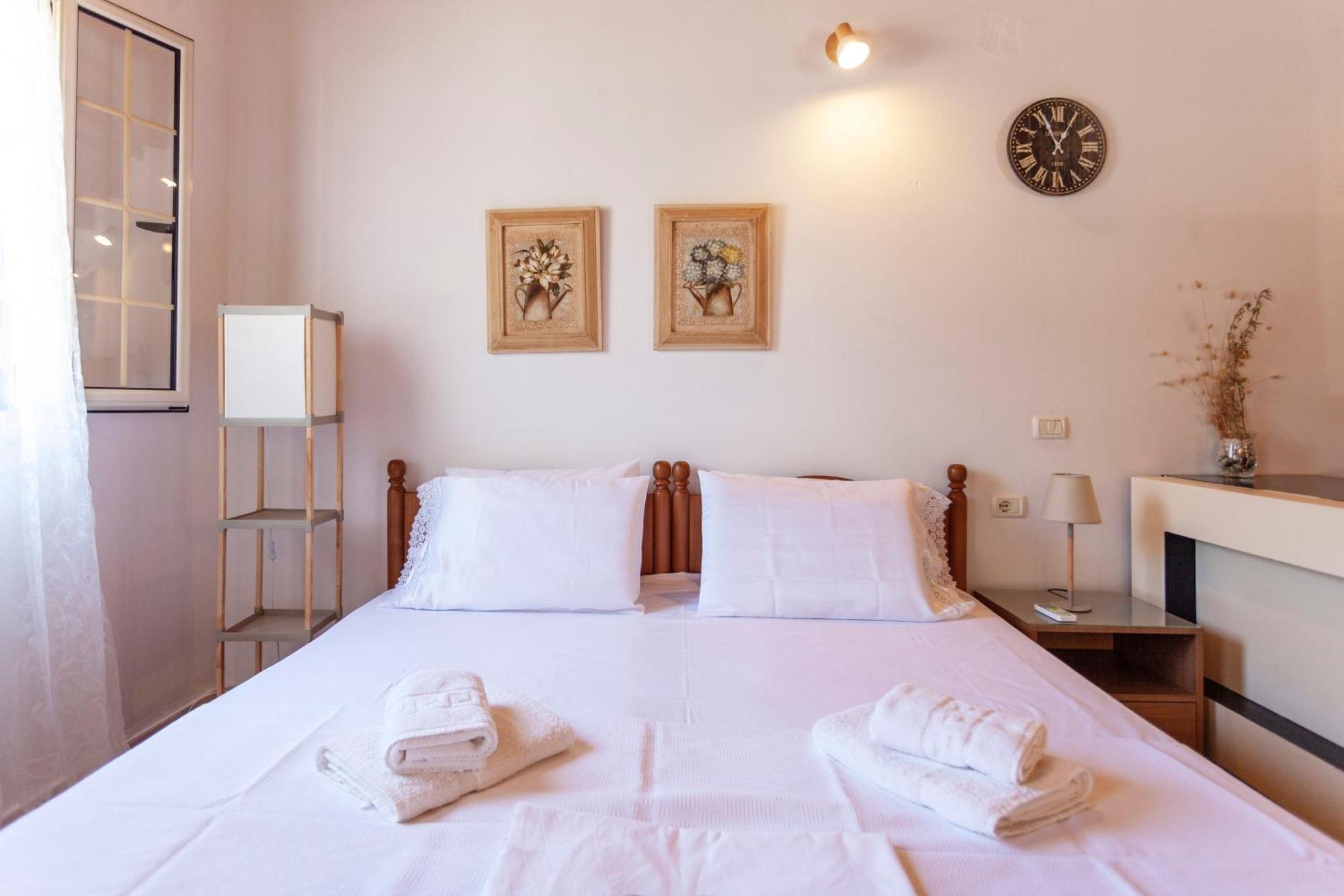 Retzos Rooms Himare Exterior photo